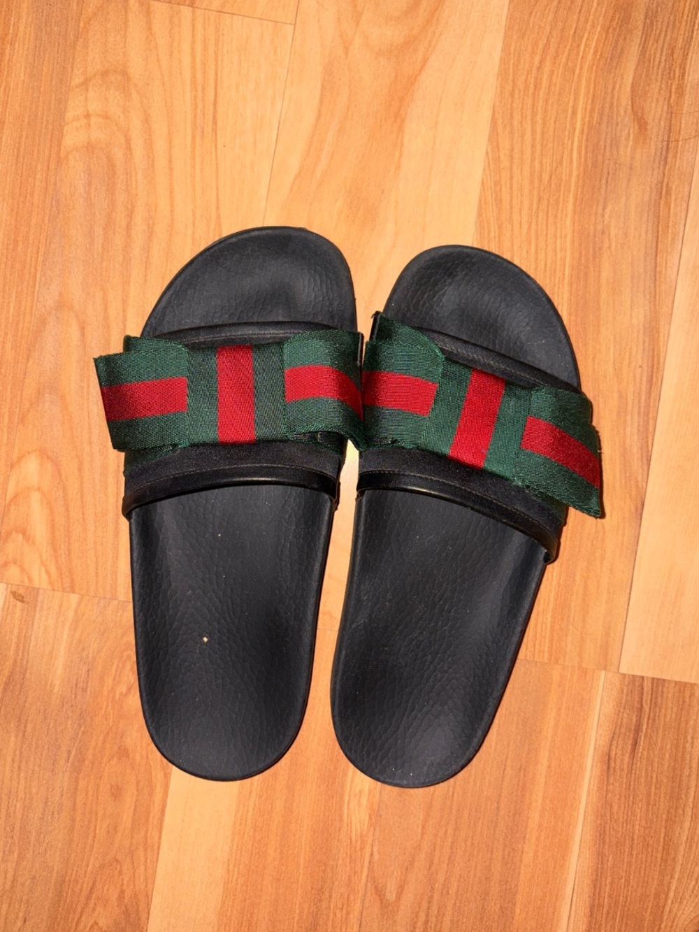 Gucci Women’s Bow Slides